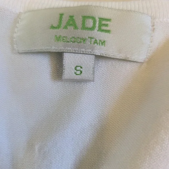 Jade White Skirt with Blue Embroidery and Matching Sleeveless Blouse! - Picture 9 of 11